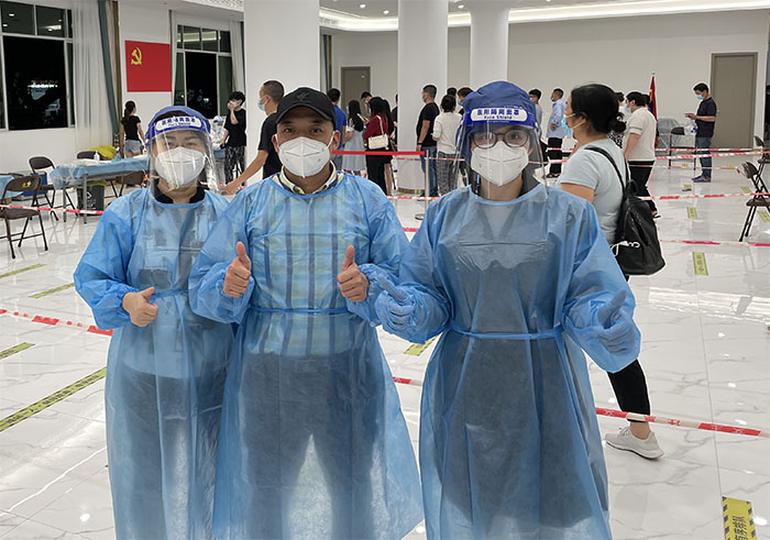 华银小贷党员志愿者奋战“疫”线      支援海珠区全员核酸检测工作
