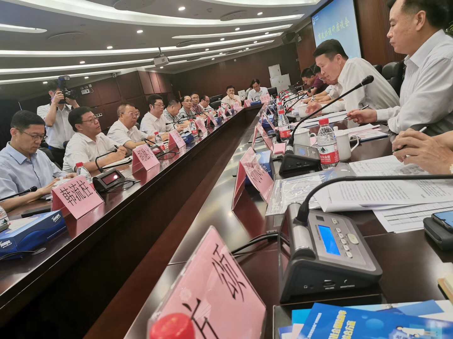 董事长方颂随广州市政协党组书记、主席刘悦伦赴市税务局调研