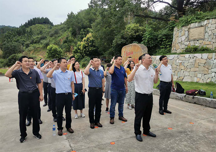不忘初心跟党走 牢记使命再出发