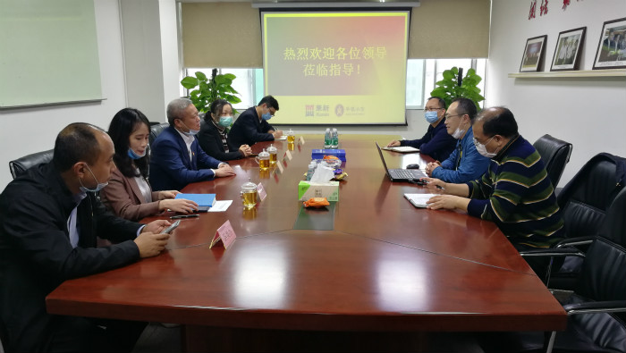 海珠区区委副书记马红安、海珠区政务服务数据管理局局长黄津一行到华银小贷进行暖企行动调研