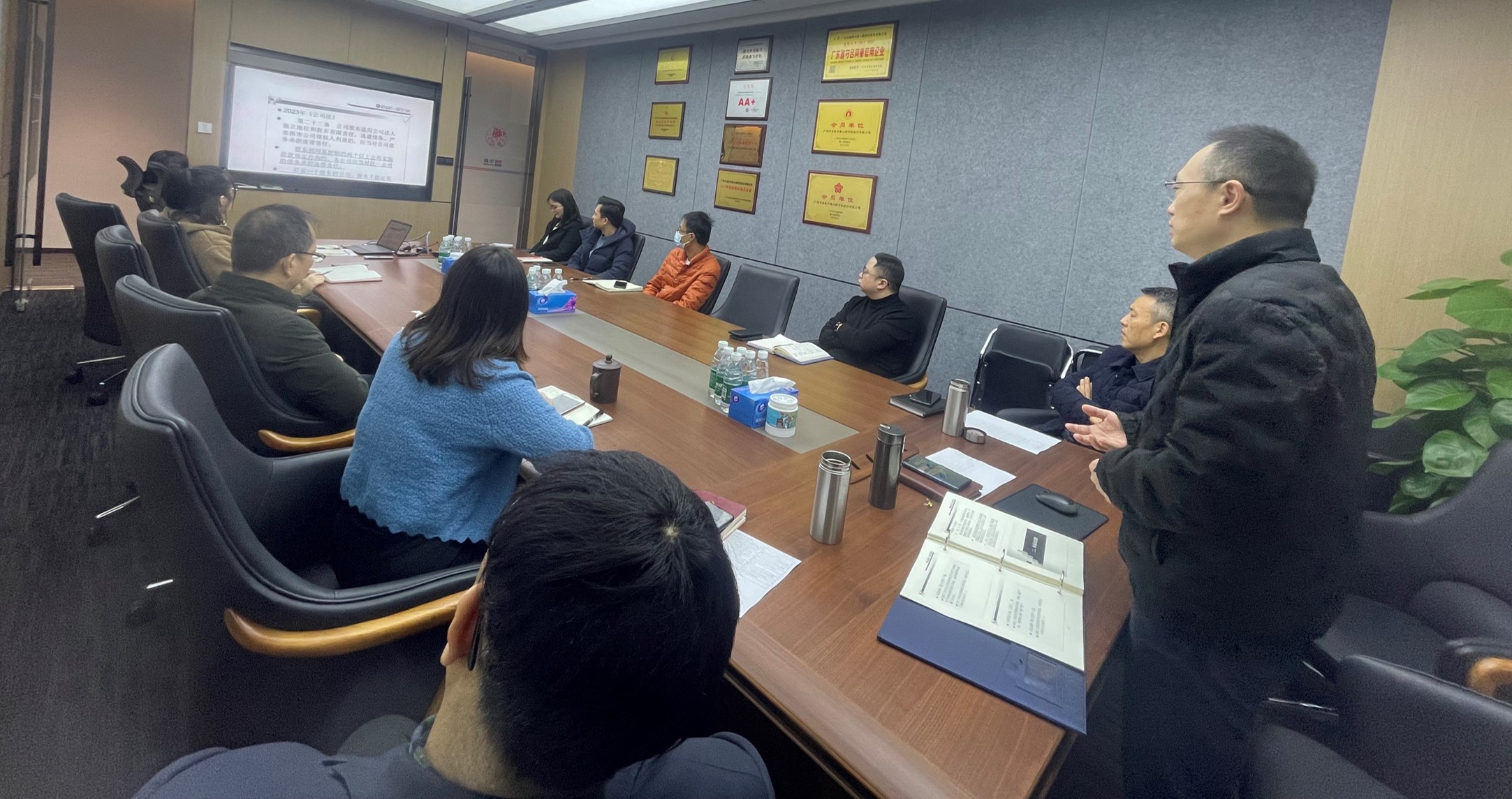 华银小贷开展《民典法的制度创新与企业风险防范》培训