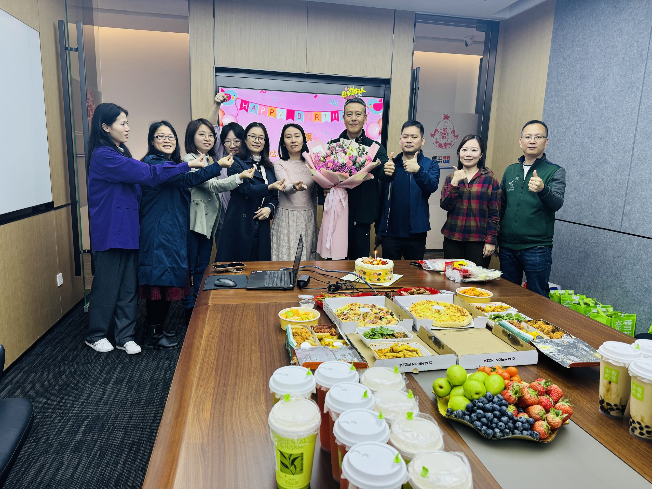 暖春共聚悦生辰，华银关怀暖人心---华银小贷举办1季度生日会