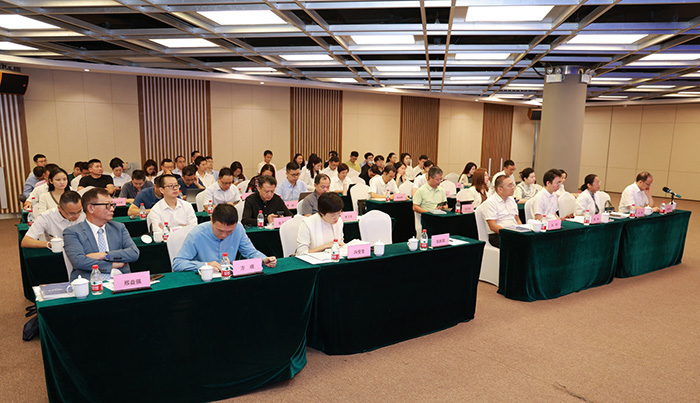 华银小贷董事长方颂受邀出席“政企双向奔赴共创公平活力市场环境”专题研讨会并做发言